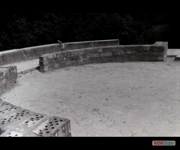 1986 - Fußboden und erste Mauern der fehlenden dritten Etage