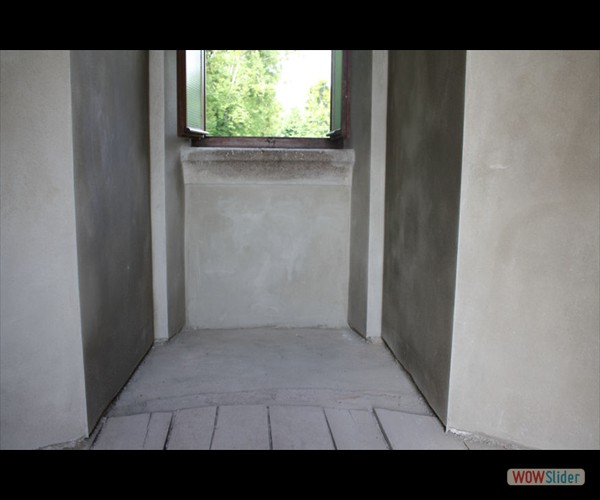 2010 - wieder ein Stück Putz in der 1. Etage mehr