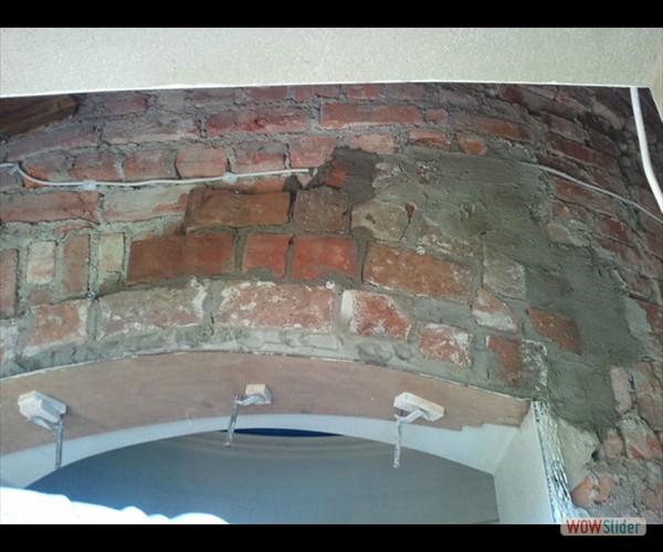 2012 - 1. Etage ausbessern und verputzen des Türsturzes
